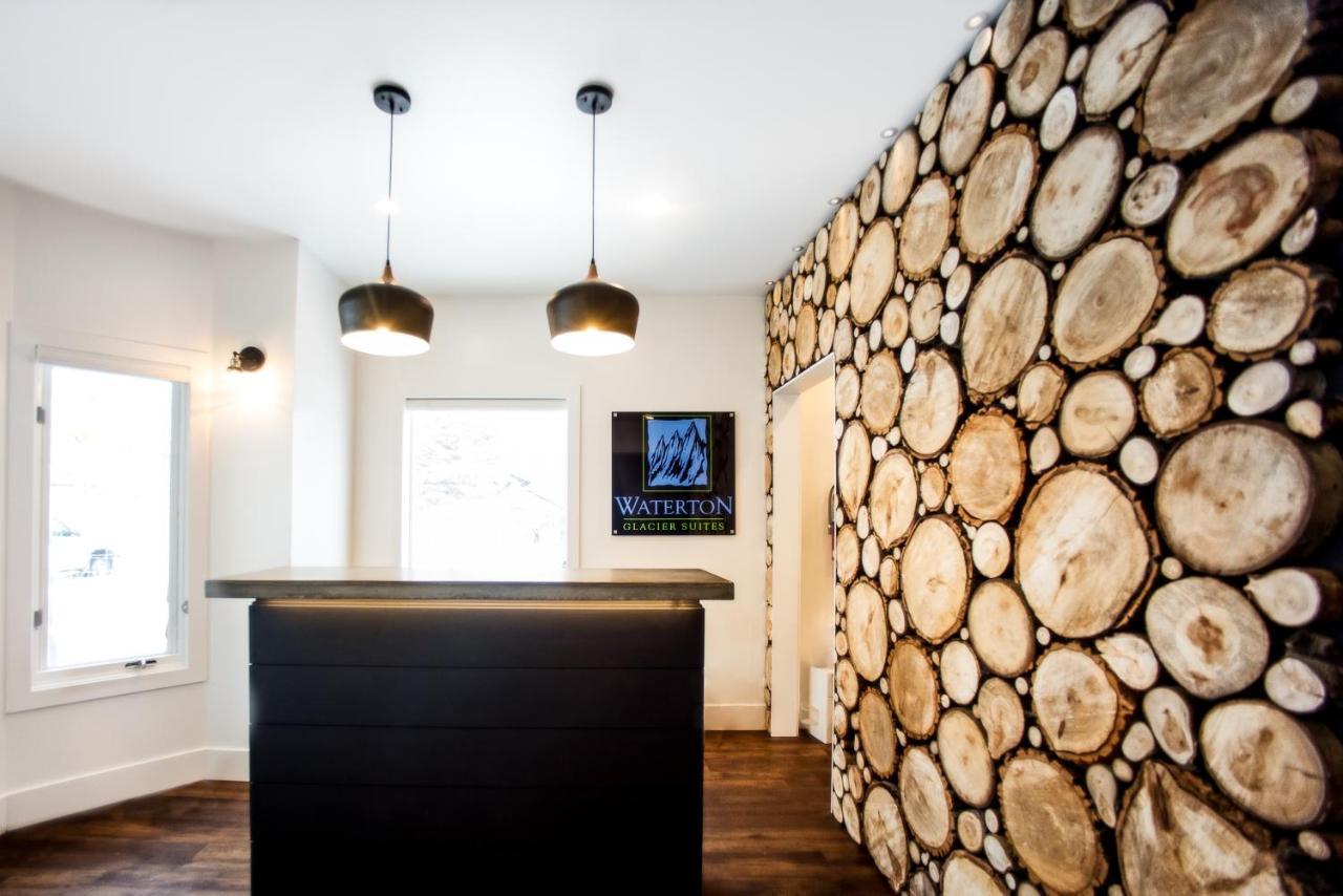 Waterton Glacier Suites Dış mekan fotoğraf