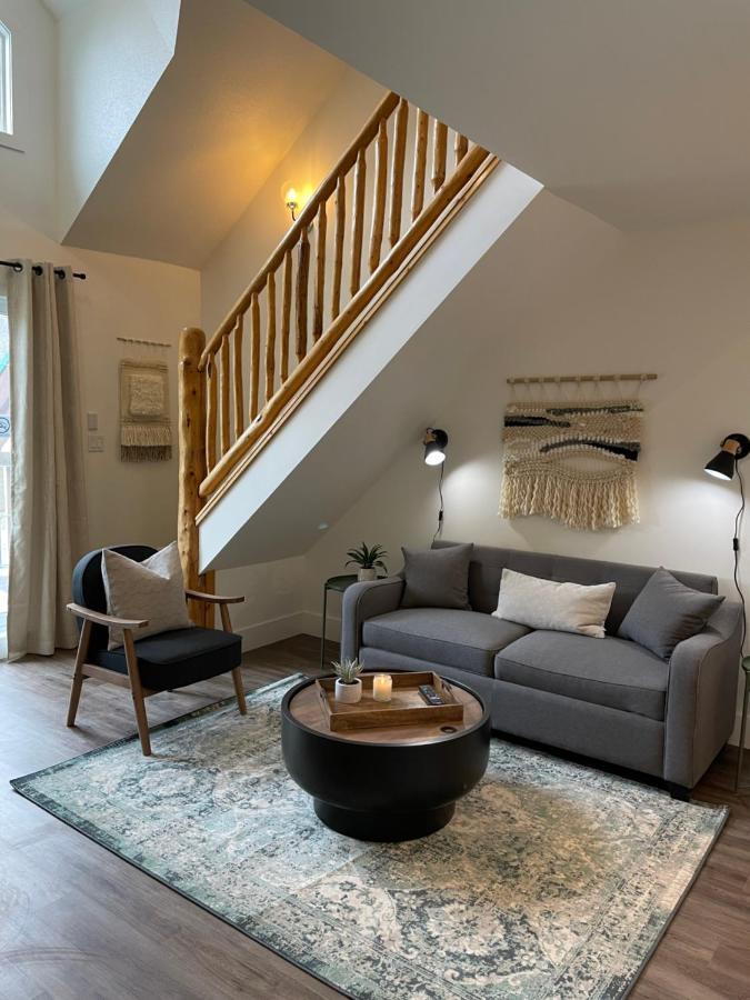Waterton Glacier Suites Dış mekan fotoğraf